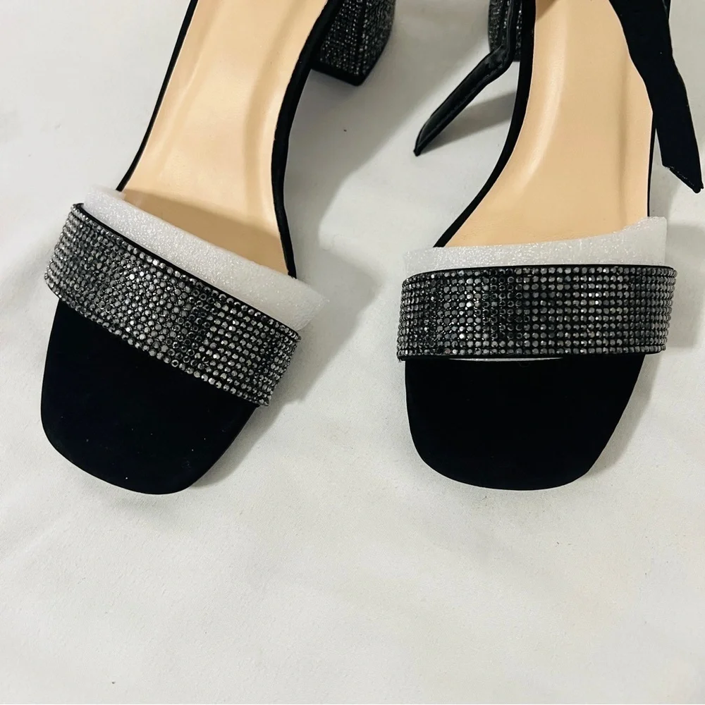 Delicious chic black